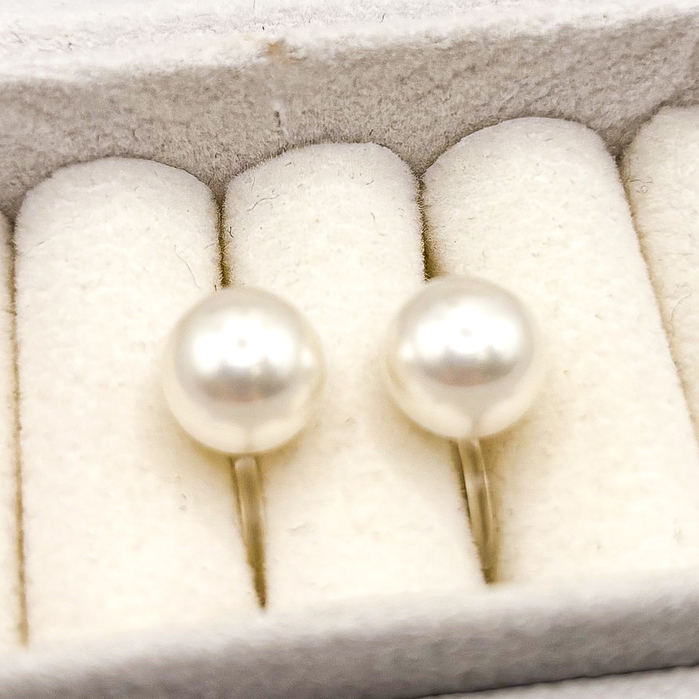 Pearl Stud – Runde Süßwasserperlen Ohrclips ohne Ohrlöcher