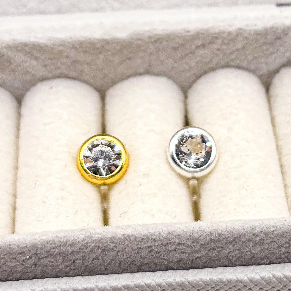 Bezel Glow – Minimalistische Ohrclips mit Zirkonia ohne Ohrlöcher
