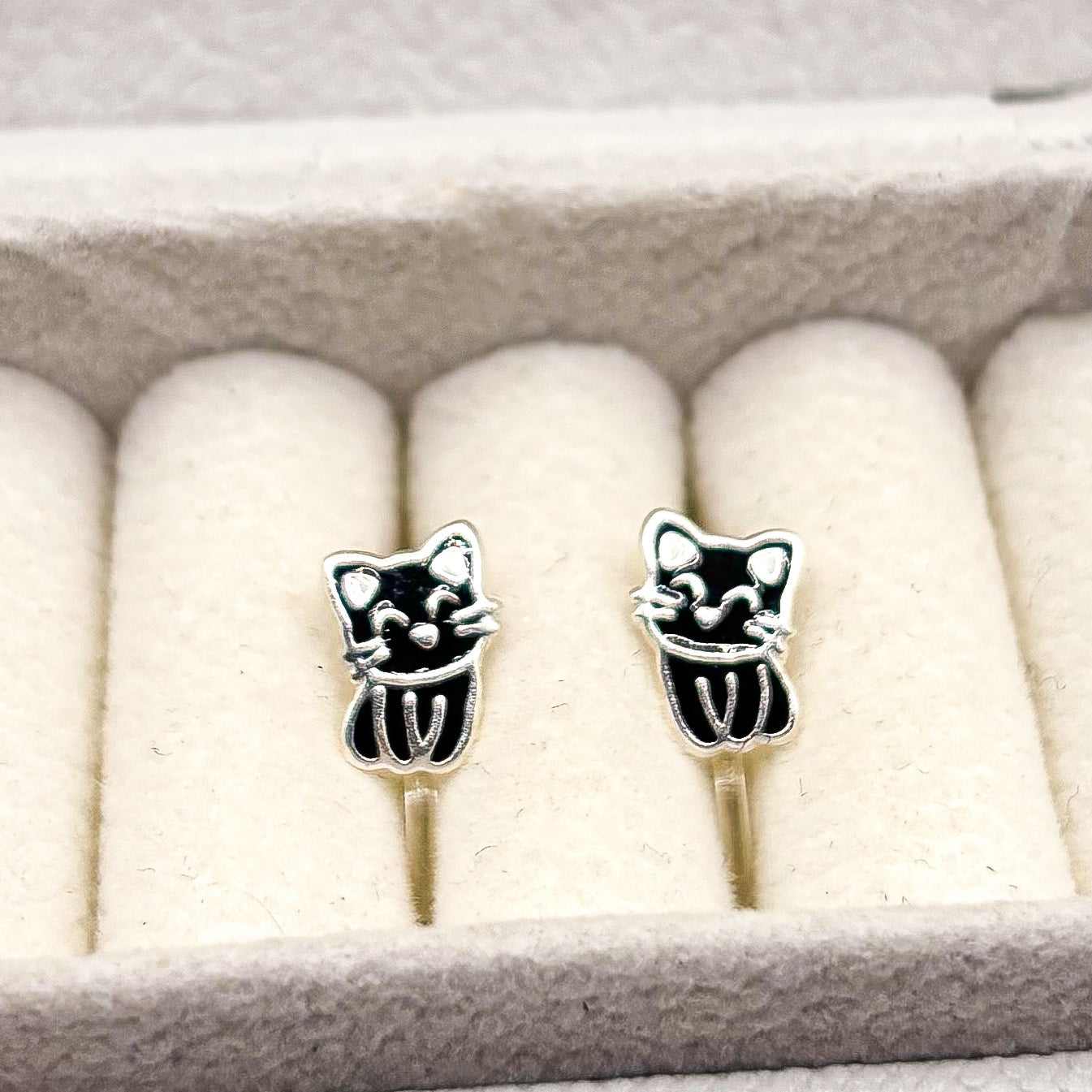 Black cat ear clips for children – Painless without ear piercing