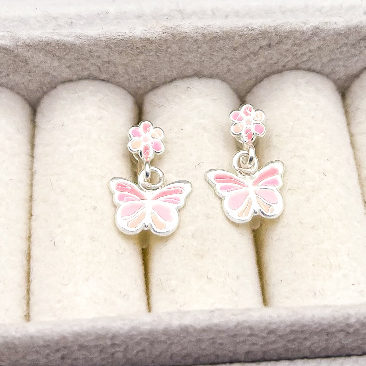 Hanging butterfly ear clips for children – Painless without ear piercing