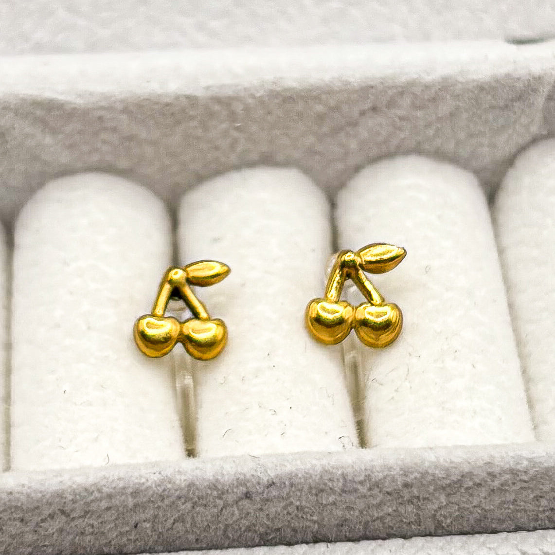 Cherry gold clip-on earrings for children - Painless without ear piercing