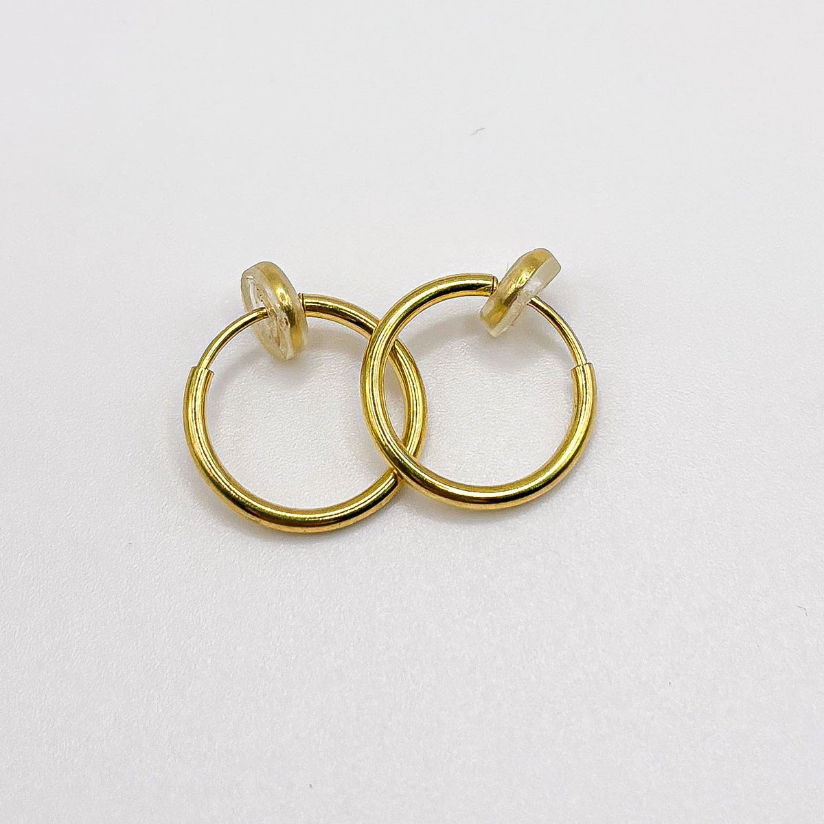 Golden Mini Hoops – Kleine vergoldete Edelstahl-Hoops mit Federmechanismus