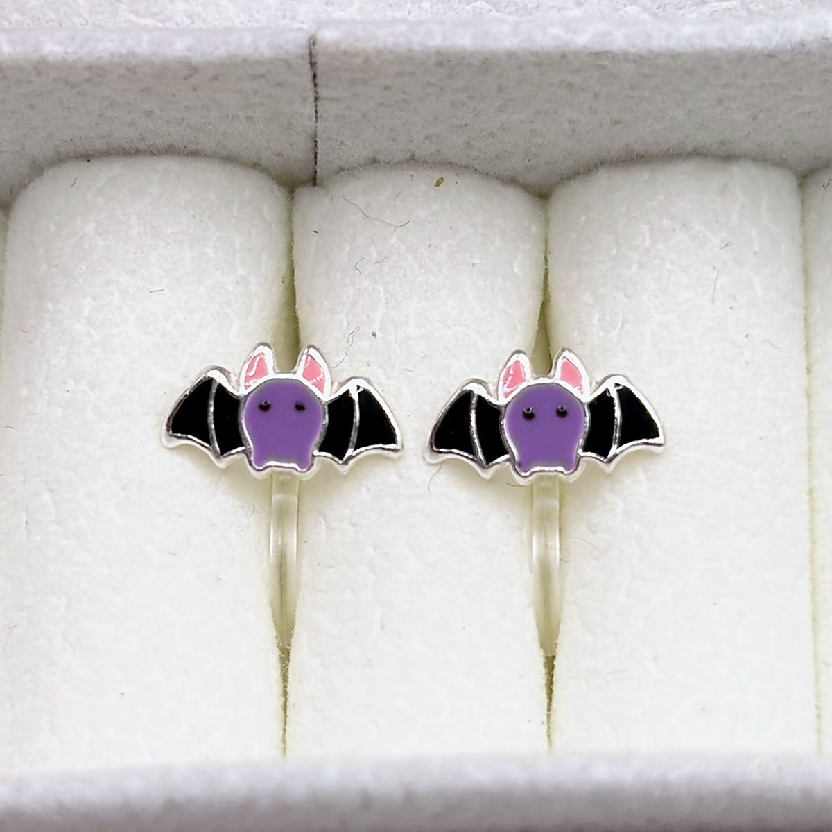 Fledermaus Ohrclips von AuMiClipz in der Schmuckbox