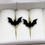Schwarze Fledermaus Ohrclips von AuMiClipz in der Schmuckbox
