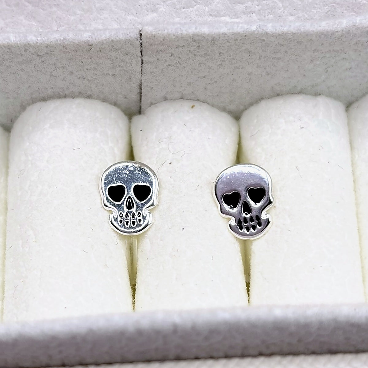 Totenkopf Ohrclips Silber