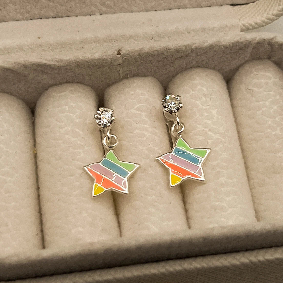 Hanging pastel star clip-on earrings for children – Painless without ear piercing